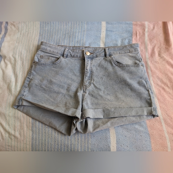 H&M Light Blue Jean Shorts - Picture 1 of 6